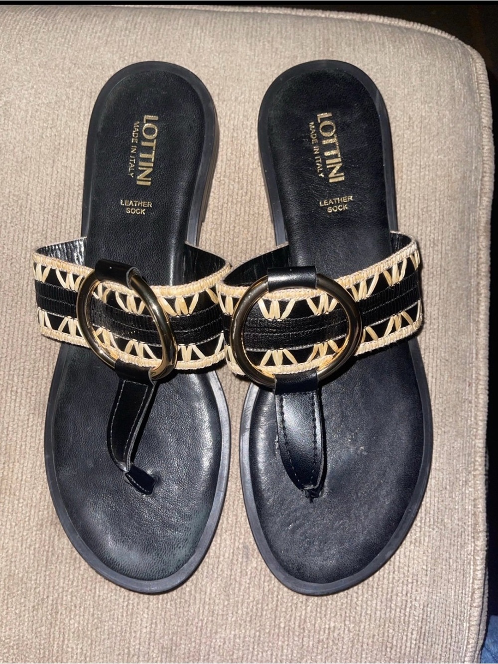 Lottini Women’s Italian Leather Black thong Sandals Size US 9